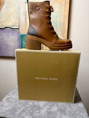 New Michael Kors Hanley Charm Bootie Size 8